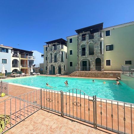 Appartamento Con Piscina Valledoria  Buitenkant foto