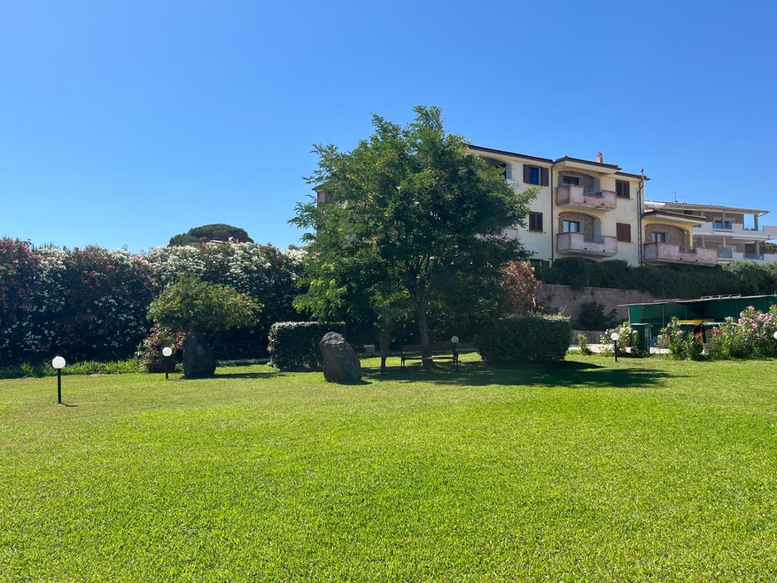 Appartamento Con Piscina Valledoria  Buitenkant foto
