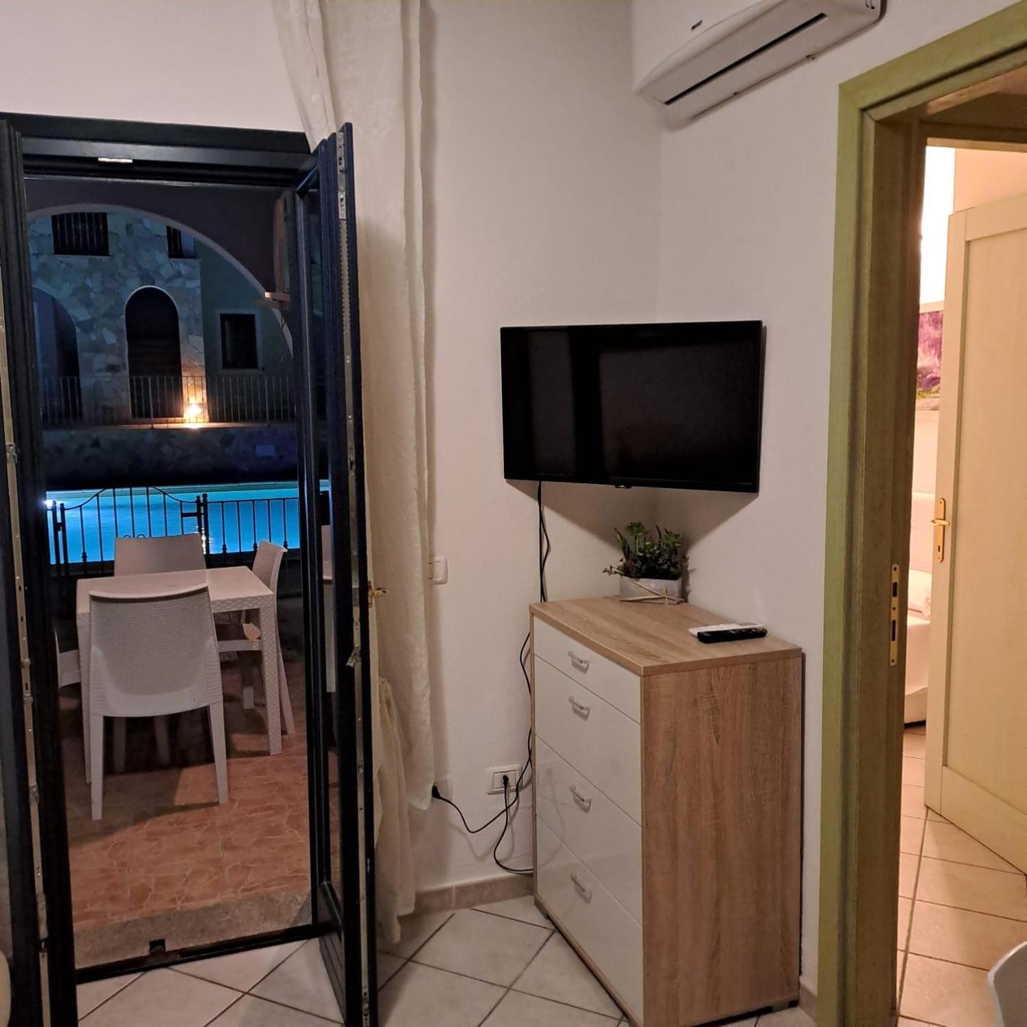 Appartamento Con Piscina Valledoria  Buitenkant foto