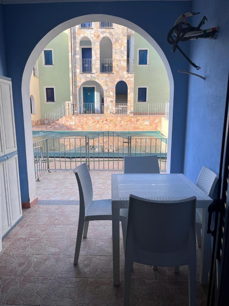 Appartamento Con Piscina Valledoria  Buitenkant foto