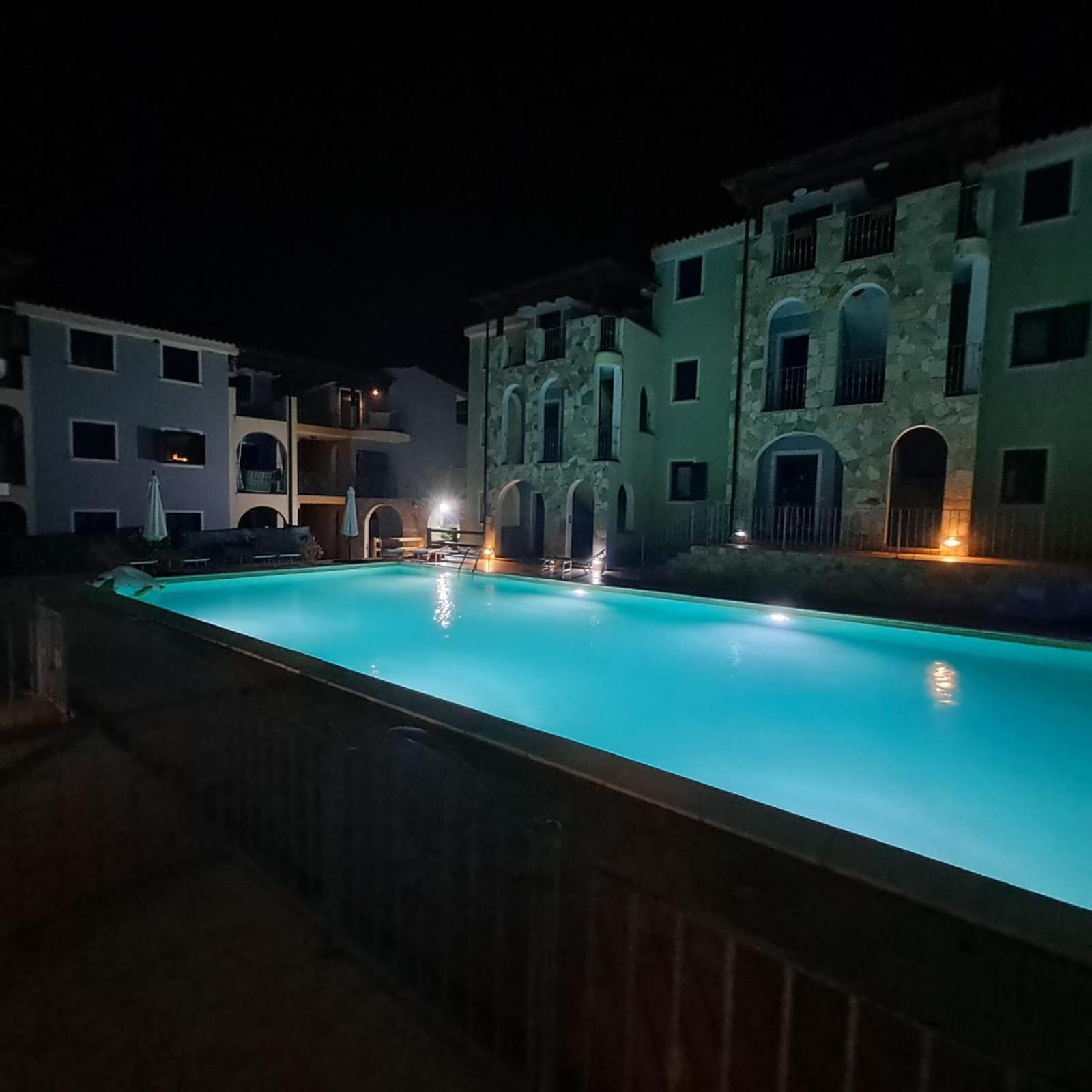 Appartamento Con Piscina Valledoria  Buitenkant foto
